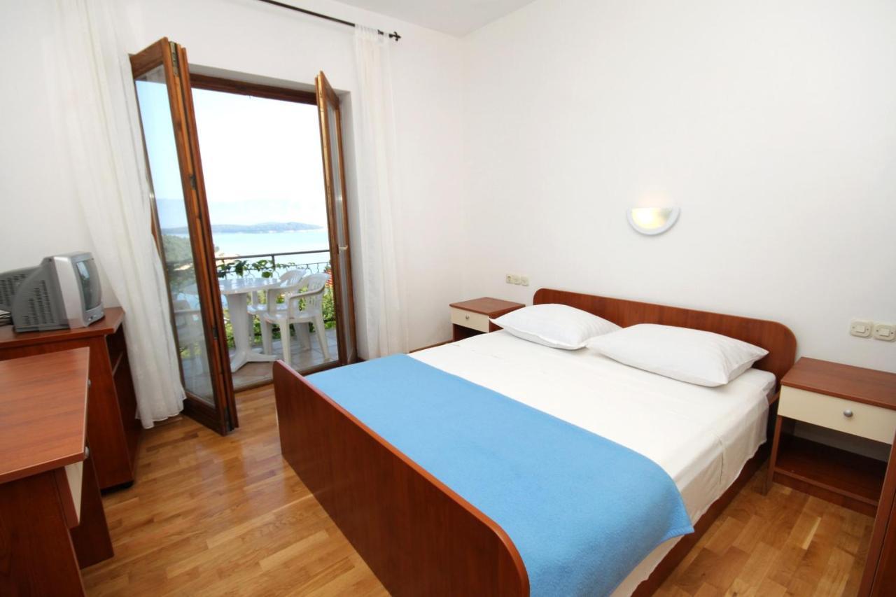 Apartments With A Parking Space Jelsa, Hvar - 8765 Jelsa  Exterior foto