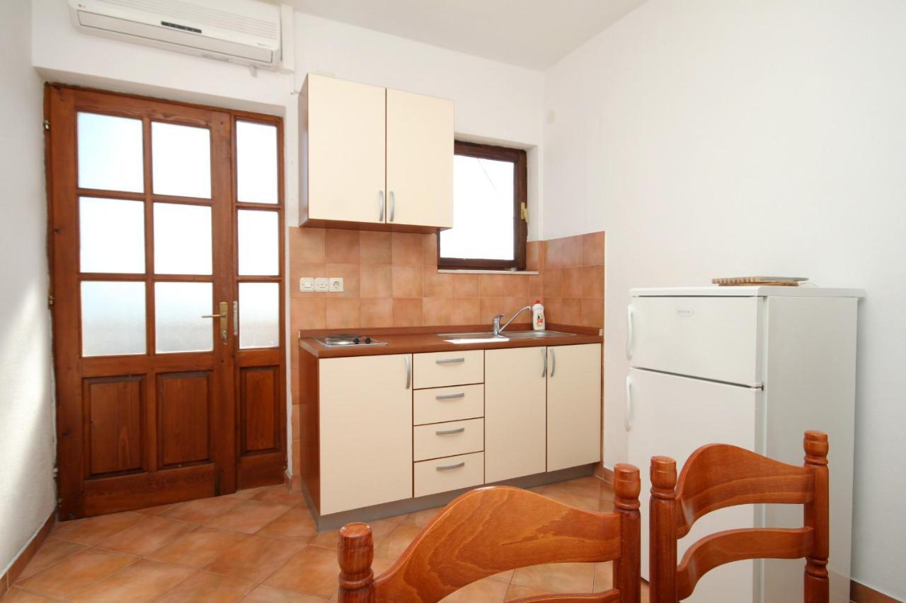 Apartments With A Parking Space Jelsa, Hvar - 8765 Jelsa  Exterior foto